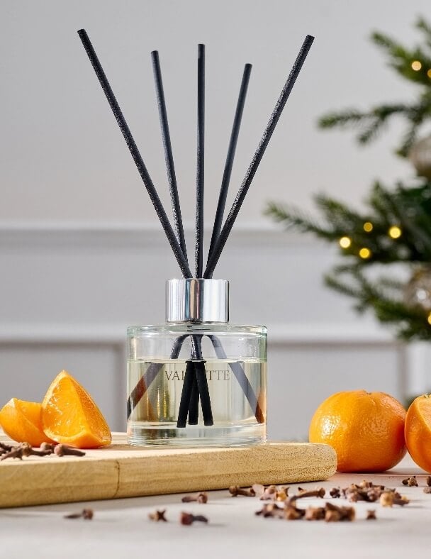 Mandarin and clove diffuser p 33@2x